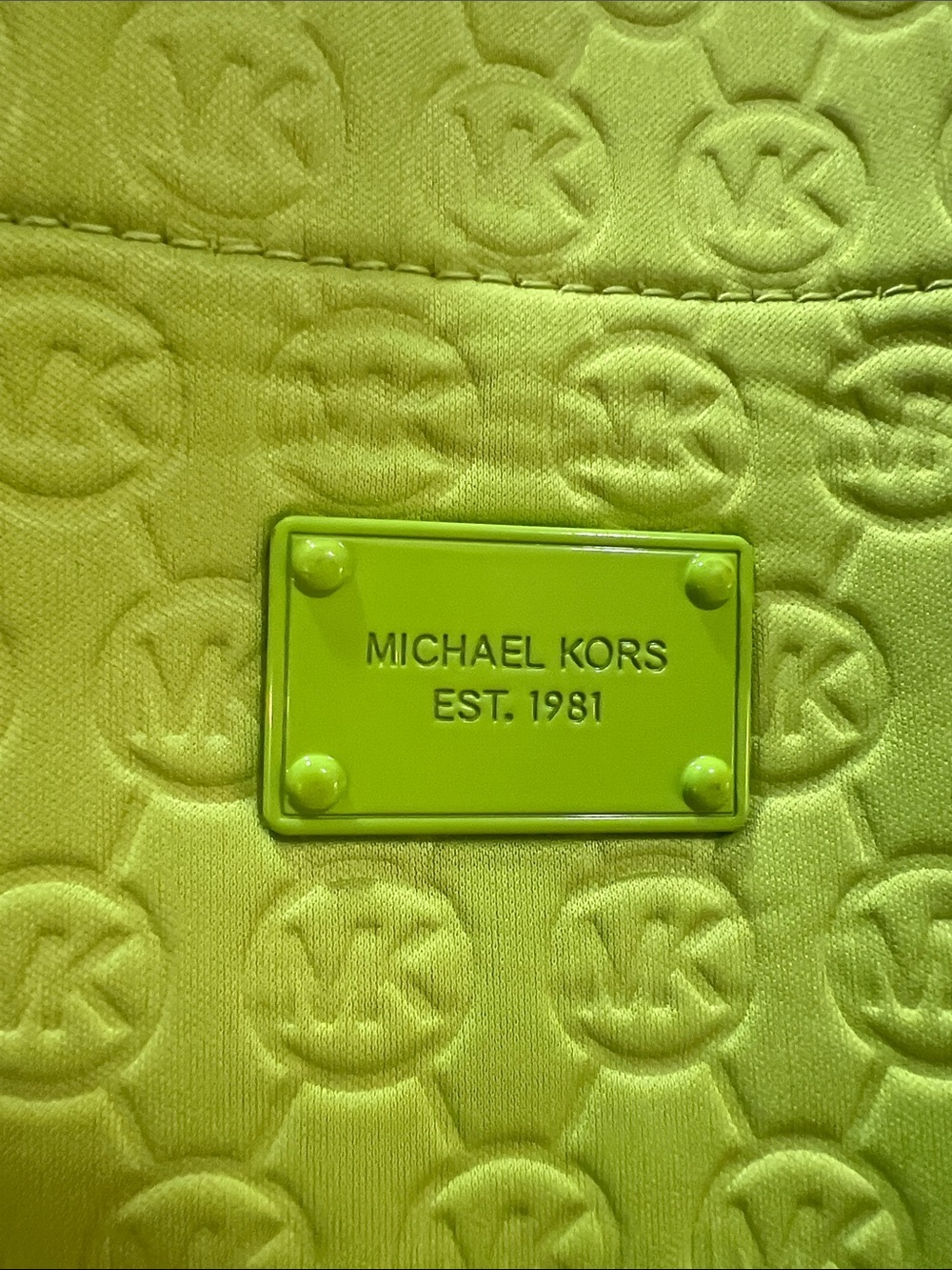 Michael Kors Het Set Neoprene Large Neon Lime Embossed Logo Tote - Picture 2 of 16